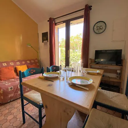 Maison Mezzanine Avec Parking Privé Gn020-095